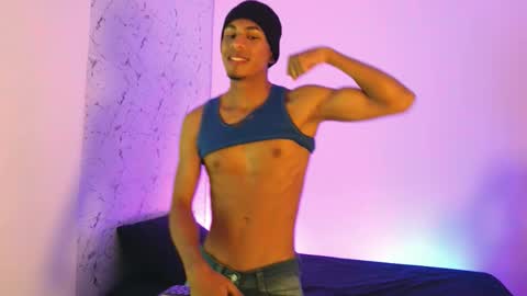 Lorian Vikel  online show from November 16, 9:09 pm