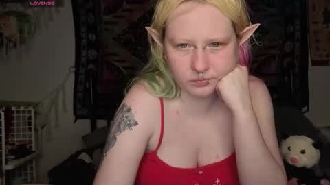 Snapshot of loricritter2 chatting on May 15, 10:50 pm Lori Critter online show from May 15, 10:50 pm