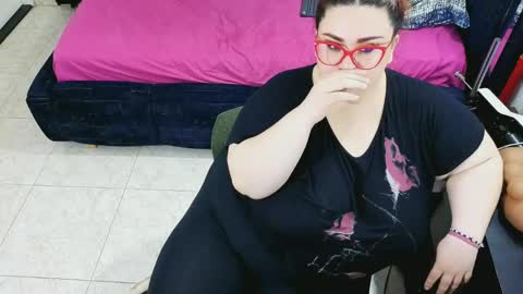 Snapshot of loriscohen chatting on April 16, 4:02 am loriscohen online show from April 16, 4:02 am