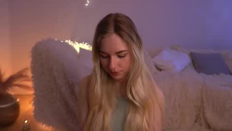 Lorrie online show from March 15, 11:05 am