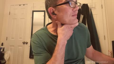 Snapshot of lostandlonelysoul chatting on October 12, 4:11 am Hazemir online show from October 12, 4:11 am