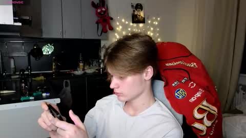 louie_evans online show from March 5, 8:27 pm