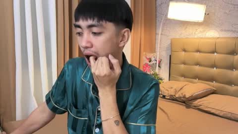 Snapshot of louieismy_name chatting on March 16, 10:14 pm ignot ursh online show from March 16, 10:14 pm