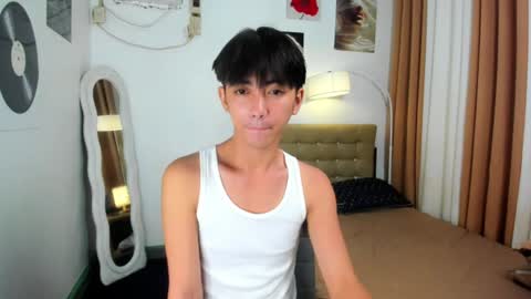 Snapshot of louieismy_name chatting on June 14, 9:44 am ignot ursh online show from June 14, 9:44 am