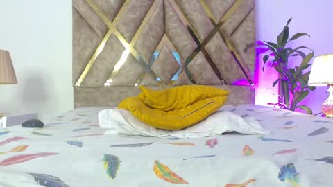 Louis Valdz online show from December 9, 11:45 pm