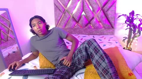 Louis Valdz online show from January 24, 2:30 pm