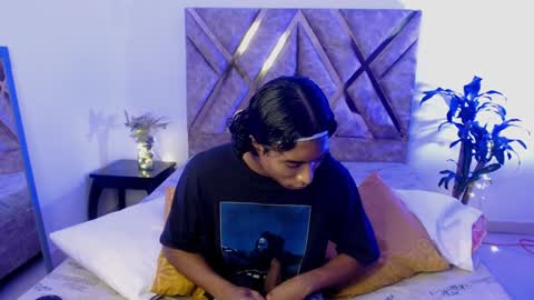 Louis Valdz online show from January 25, 6:02 pm