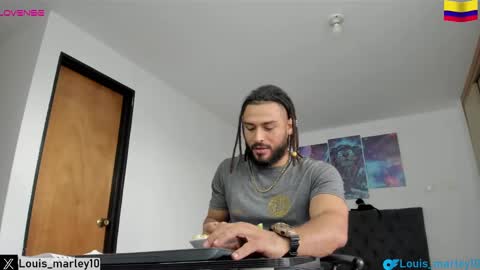 Snapshot of louis_marley_ chatting on February 26, 10:09 pm louis_marley_ online show from February 26, 10:09 pm