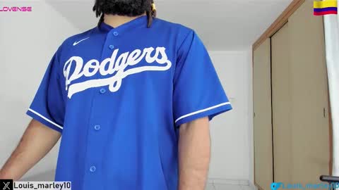 louis_marley_ online show from December 1, 9:31 pm