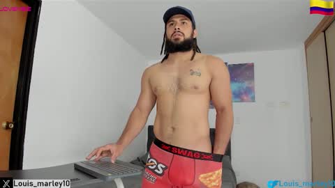 louis_marley_ online show from December 3, 8:51 pm