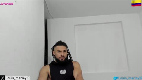 louis_marley_ online show from April 1, 11:02 pm