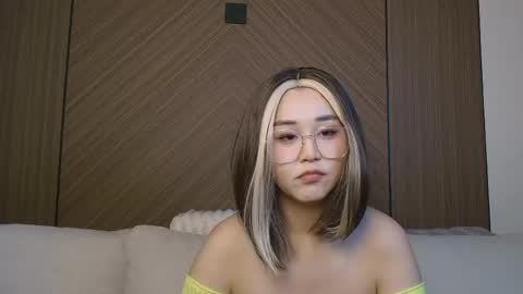 Kim online show from May 25, 8:15 pm