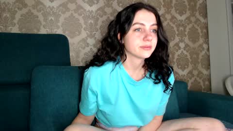 Snapshot of louise_phlox chatting on February 28, 12:42 pm Louise online show from February 28, 12:42 pm