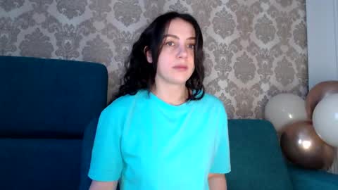 Snapshot of louise_phlox chatting on March 3, 10:17 am Louise online show from March 3, 10:17 am