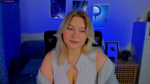 Loise online show from October 25, 3:40 pm