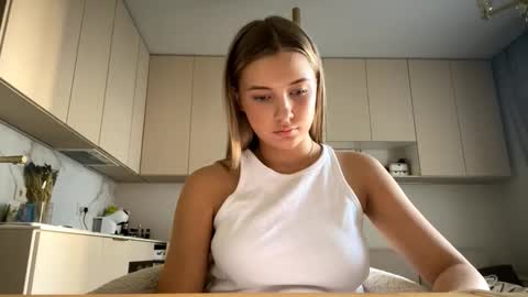 Eliza online show from March 26, 1:28 pm