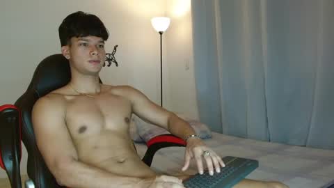 Snapshot of loushd chatting on December 15, 8:15 pm Lous HD online show from December 15, 8:15 pm