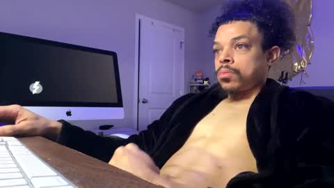 Snapshot of love4heelz chatting on December 29, 5:44 pm Prynce online show from December 29, 5:44 pm