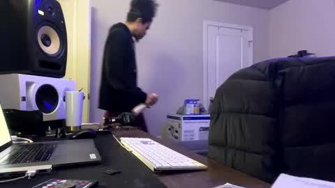 Snapshot of love4heelz chatting on January 6, 11:42 pm Prynce online show from January 6, 11:42 pm