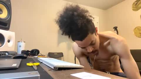 Snapshot of love4heelz chatting on February 8, 4:57 pm Prynce online show from February 8, 4:57 pm