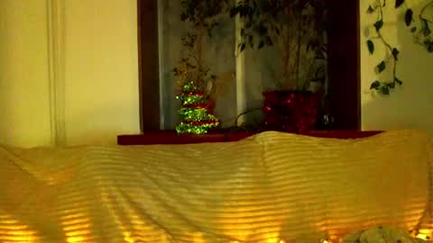 Cute face online show from December 31, 2:25 pm