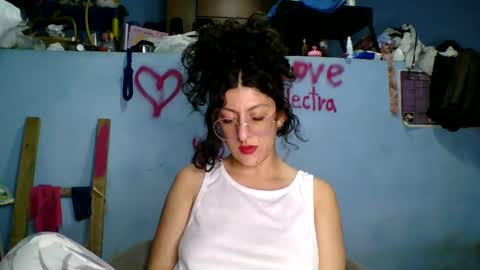 Snapshot of love_electra chatting on October 2, 12:06 am love_electra online show from October 2, 12:06 am