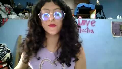 Snapshot of love_electra chatting on October 21, 6:41 pm love_electra online show from October 21, 6:41 pm