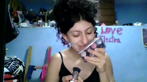 Snapshot of love_electra chatting on October 25, 12:07 am love_electra online show from October 25, 12:07 am