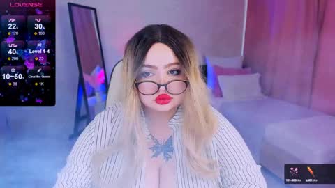 Snapshot of love_insidee chatting on December 19, 7:51 am Sailor online show from December 19, 7:51 am