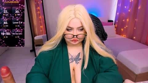 Snapshot of love_insidee chatting on February 2, 11:30 am Sailor online show from February 2, 11:30 am