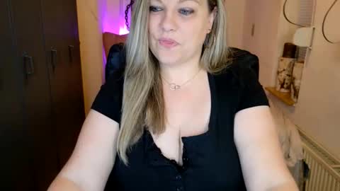 Love Kimx online show from June 11, 6:22 am