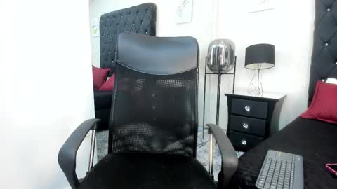 Snapshot of love_melany0 chatting on December 4, 5:54 pm Melany online show from December 4, 5:54 pm