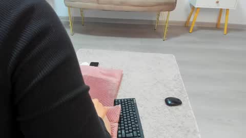 Snapshot of love_mexoxo chatting on May 8, 5:35 am Andreea online show from May 8, 5:35 am