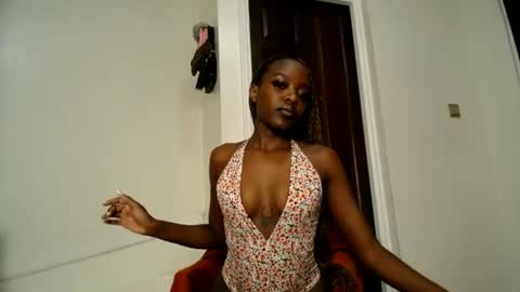 Snapshot of love_miah chatting on June 24, 1:48 am Miah online show from June 24, 1:48 am