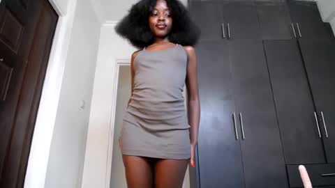 Snapshot of love_miah chatting on July 24, 12:25 pm Miah online show from July 24, 12:25 pm