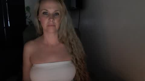 LoVe On  online show from February 12, 10:38 pm