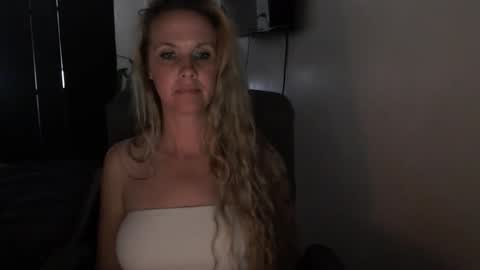 LoVe On  online show from April 10, 12:49 am