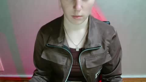 Vivian online show from December 17, 1:06 pm