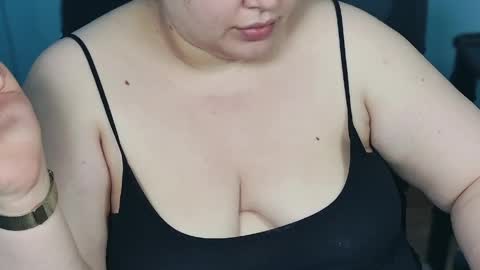 Snapshot of love_wiggy18 chatting on May 15, 8:10 am Ally online show from May 15, 8:10 am
