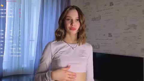 Snapshot of love_you_bella chatting on June 17, 3:35 pm Bella online show from June 17, 3:35 pm