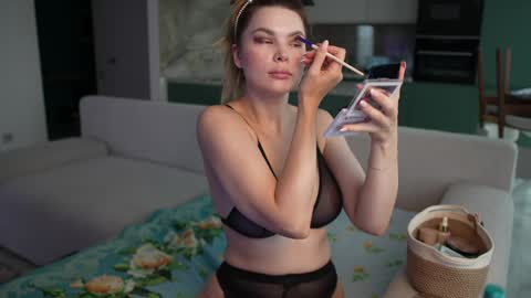 love you to123 online show from October 7, 8:44 am