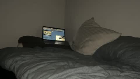 Snapshot of lovebeman69 chatting on December 19, 1:39 am lovebeman69 online show from December 19, 1:39 am