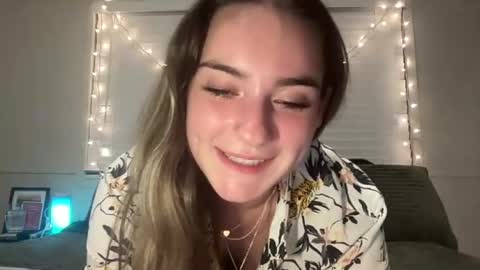 Olivia Rose online show from July 16, 3:23 am