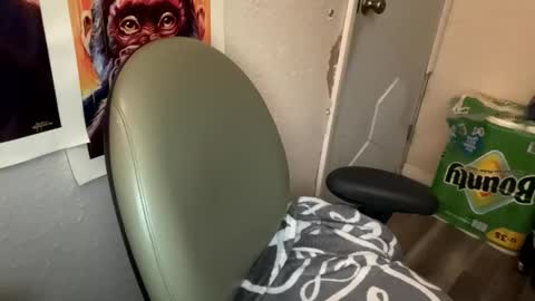 Ashley and Leon online show from April 25, 7:55 am