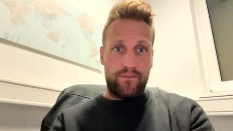 Snapshot of lovefuesse chatting on October 10, 11:09 am lovefuesse online show from October 10, 11:09 am