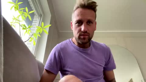 Snapshot of lovefuesse chatting on October 28, 9:02 am lovefuesse online show from October 28, 9:02 am