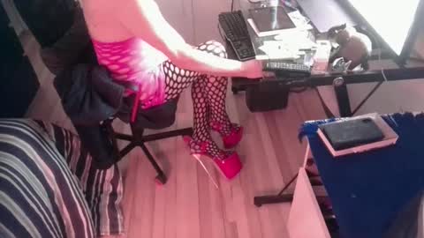 lovehigheels2 online show from January 25, 5:07 am