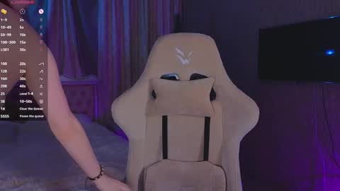 Laura online show from January 13, 2:00 pm