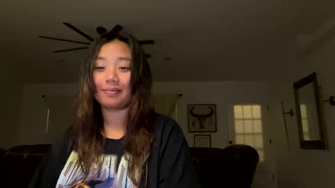 Snapshot of lovellly_ chatting on December 9, 12:34 am Love online show from December 9, 12:34 am