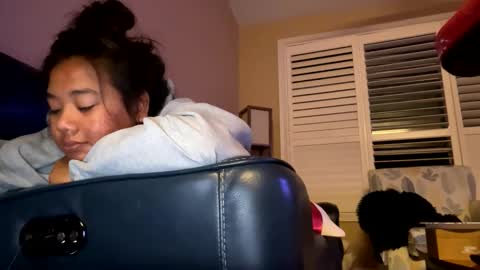 Snapshot of lovellly_ chatting on December 16, 12:59 am Love online show from December 16, 12:59 am